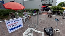 Žádosti o kotlíkové dotace začali v pondělí v 7 hodin ráno přijímat úředníci na... Žádosti o kotlíkové dotace začali v pondělí v 7 hodin ráno přijímat úředníci na...