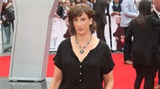 Miranda Hartová je hodně vysoká a těžko na sebe shání slušivé oblečení. Ve všem... Miranda Hartová je hodně vysoká a těžko na sebe shání slušivé oblečení. Ve všem...