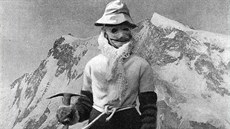 Když v roce 1895 Američanka Annie Smith Pecková vystoupila na Matterhorn,... Když v roce 1895 Američanka Annie Smith Pecková vystoupila na Matterhorn,...