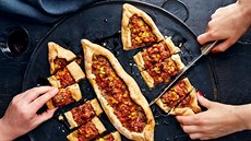 Turecké pide s mletým masem Turecké pide s mletým masem