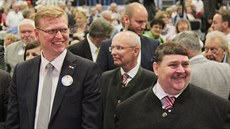 Český vicepremiér a šéf lidovců Pavel Bělobrádek (vlevo) a šéf sudetských Němců... Český vicepremiér a šéf lidovců Pavel Bělobrádek (vlevo) a šéf sudetských Němců...