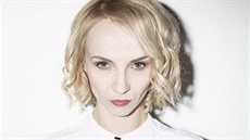 Jana Plodková hraje drsnou manažerku Sabinu v seriálu Singl Lady. Jana Plodková hraje drsnou manažerku Sabinu v seriálu Singl Lady.