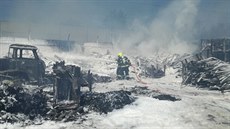 Snímek z místa požáru plastového odpadu v Zábřehu. (1. červen 2017) Snímek z místa požáru plastového odpadu v Zábřehu. (1. červen 2017)