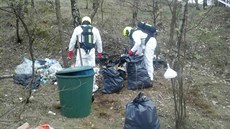 Policie zatkla gang, který dodával chemikálie na výrobu pervitinu. Při... Policie zatkla gang, který dodával chemikálie na výrobu pervitinu. Při...