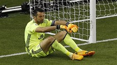 SMUTEK. Branká Juventusu Gianluigi Buffon po gólu od Realu Madrid ve finále...