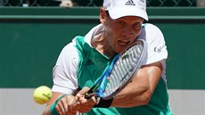 Tomáš Berdych v duelu s Rusem Karenem Chačanovem. Tomáš Berdych v duelu s Rusem Karenem Chačanovem.