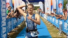 Plzeňský triatlonista Přemysl Švarc doběhl do cíle letošního Czechmana za... Plzeňský triatlonista Přemysl Švarc doběhl do cíle letošního Czechmana za...
