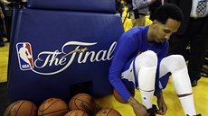 Shaun Livingston z Golden State se chystá na první finále NBA. Shaun Livingston z Golden State se chystá na první finále NBA.