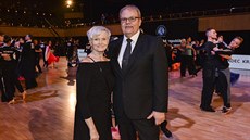 Taneční mistři Jana a Jaroslav Krtičkovi. Taneční mistři Jana a Jaroslav Krtičkovi.