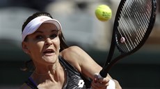 Polka Agnieszka Radwanská zahrává úder ve druhém kole Roland Garros.