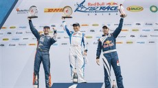 Závod Red Bull Air Race v Čibě ovládl Jošihide Muroja z Japonska (uprostřed),... Závod Red Bull Air Race v Čibě ovládl Jošihide Muroja z Japonska (uprostřed),...