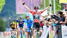 Niizozemský cyklista Koen Bouwman vítězí ve 3. etapě Critérium du Dauphiné. Niizozemský cyklista Koen Bouwman vítězí ve 3. etapě Critérium du Dauphiné.