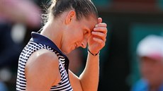 JAK NA NI? Karolína Plíková dumá v semifinále Roland Garros.