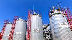 Moderní membránová elektrolýza, kterou začala využívat ústecká chemička. Moderní membránová elektrolýza, kterou začala využívat ústecká chemička.
