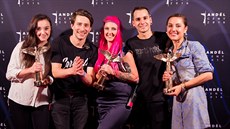 Lucie Hájková (uprostřed) a její tým, který se staral o produkci letošních Cen... Lucie Hájková (uprostřed) a její tým, který se staral o produkci letošních Cen...