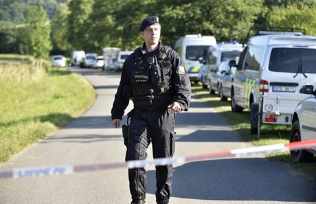 V okolí Rokytnice na Slaviínsku pátrali policisté po lupiích, kteí vykradli...