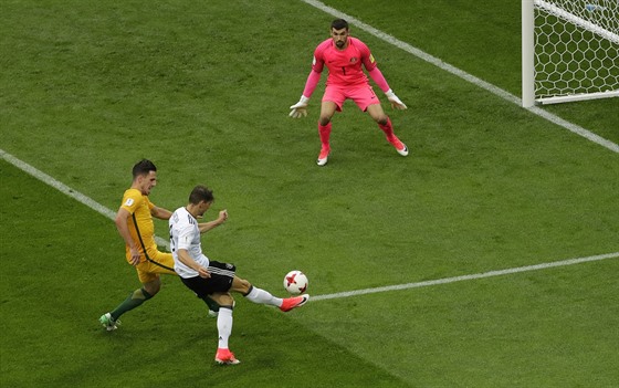 Leon Goretzka stílí tetí gól Nmecka proti Austrálii.