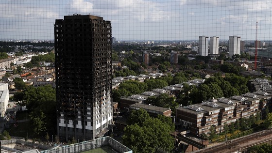 Vový dm Grenfell Tower eká po poáru demolice.