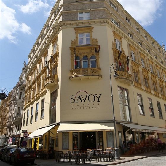 V roce 1928 v Thonetov paláci otevela kavárna Savoy a s tisíci místy. Po...
