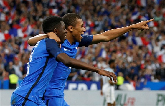 Ousmane Dembele a Kylian Mbappe práv zaídili gól Francie.