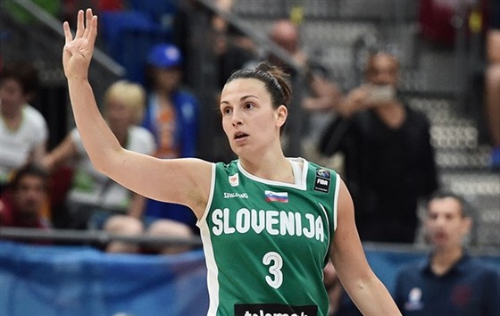 Teja Oblaková ídí hru slovinských basketbalistek.
