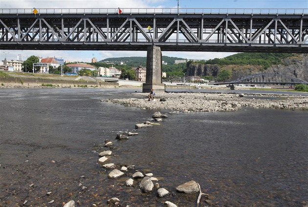 Vysychající koryto eky v Ústí nad Labem.