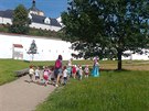 Na procházce u Pardubického zámku můžete potkat hodnou vílu. Na procházce u Pardubického zámku můžete potkat hodnou vílu.