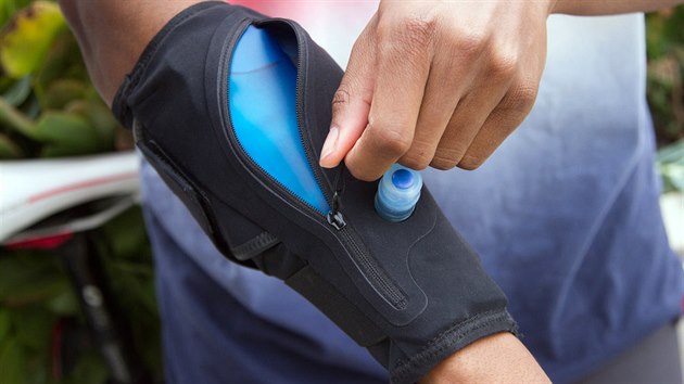 Představujeme Wetsleeve: návlek na ruku ze kterého se dá pít Představujeme Wetsleeve: návlek na ruku ze kterého se dá pít