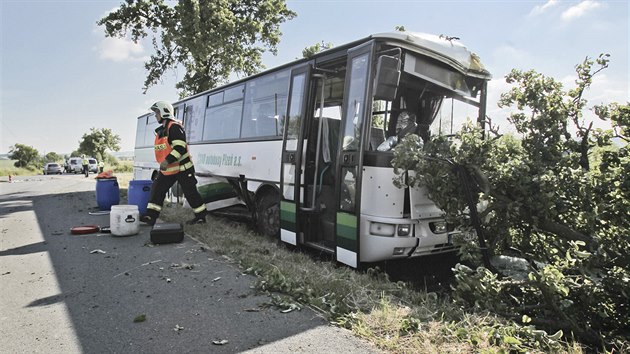 Při střetu autobusu a osobního auta u Kunějovic se lehce zranili čtyři lidé.... Při střetu autobusu a osobního auta u Kunějovic se lehce zranili čtyři lidé....