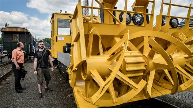 Sněhová fréza od společnosti TSS je určená hlavně pro úklid sněhu na horských... Sněhová fréza od společnosti TSS je určená hlavně pro úklid sněhu na horských...