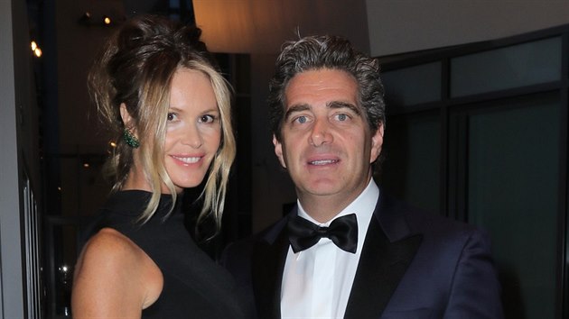 Elle Macphersonová a Jeffrey Soffer (Miami Beach, 15. května 2015) Elle Macphersonová a Jeffrey Soffer (Miami Beach, 15. května 2015)