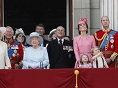 Členové britské královské rodiny na balkonu Buckinghamského paláce během... Členové britské královské rodiny na balkonu Buckinghamského paláce během...