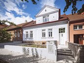 Všechny stavebně cenné prvky v domě zůstaly zachovány a byly pečlivě... Všechny stavebně cenné prvky v domě zůstaly zachovány a byly pečlivě...