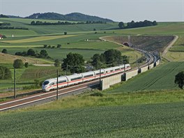 Na posledním budovaném úseku z Erfurtu do Ebensfeldu stráví vlak tém polovinu...