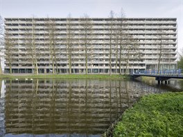 Poslední pvodní blok na modernistickém sídliti v Amsterdamu mohl developer...