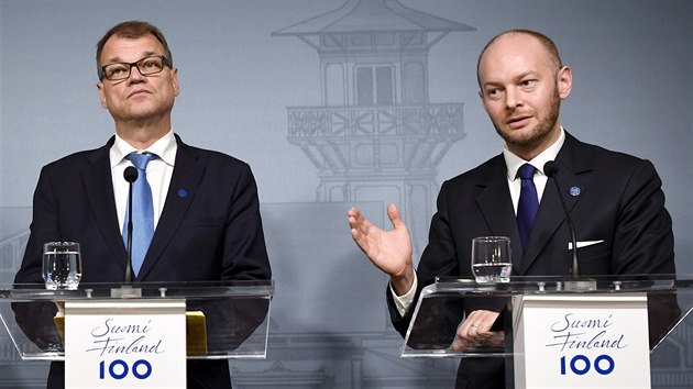 Premir a f Finskho stedu Juha Sipil a ministr Sampo Terho z Nov Alternativypi tiskov konferencei (13. ervna 2017)