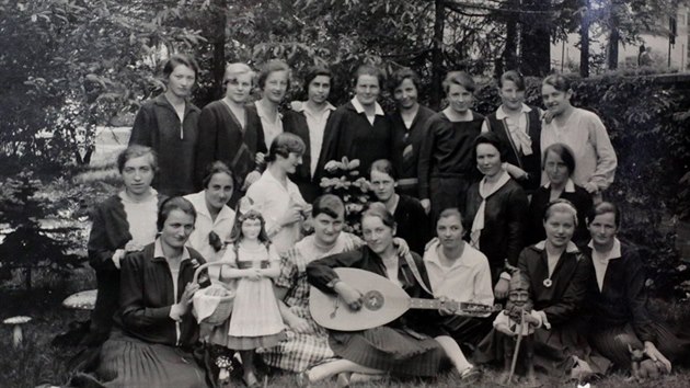 Studentky kltern koly, rok 1929.