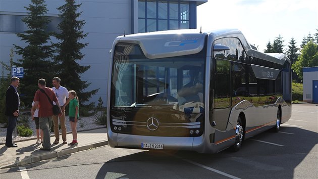 Pedstavení autobusu Future Bus ve výrobním závodu EvoBus na Domalicku (10....