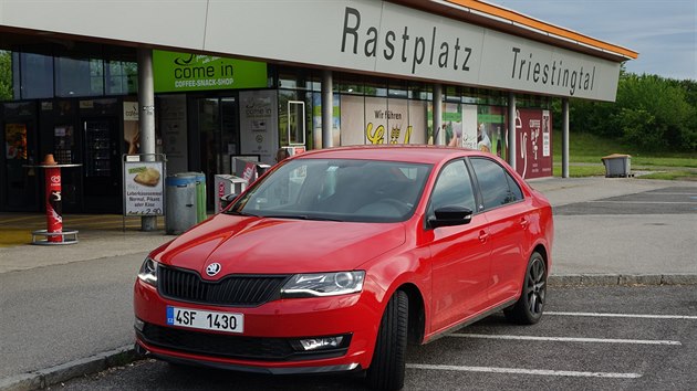 Cesta z Mikulova, ale i z eskch Budjovic, pes rakousk Graz je tou nejklasitj trasou eskch 
vletnk. Pokud tedy nejedou pes Maarsko, k emu se vrtme pi zpten cest.