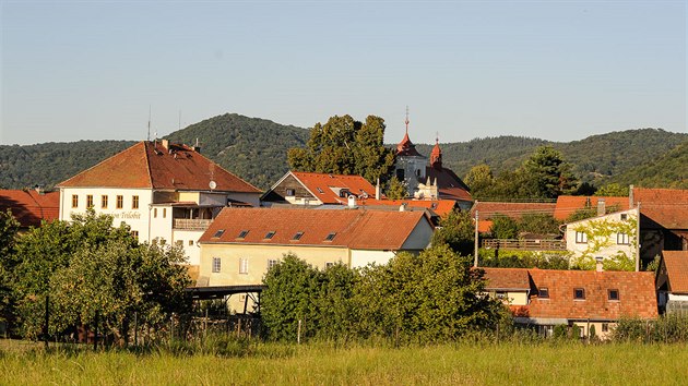 Skryje je malebn obec na Berounce.