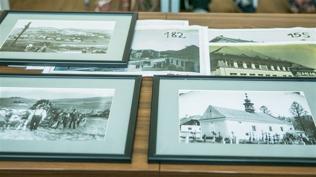 Pi sestavovn interaktivn mapy zaniklch mst na umav pomh i Museum Fotoatelier Seidel, kter vlastn bohat archiv historickch snmk.