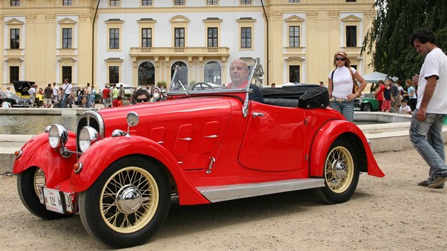 Na festival historickch voz Oldtimer se do Slavkova u Brna sjd stovky vetern a tisce nvtvnk.