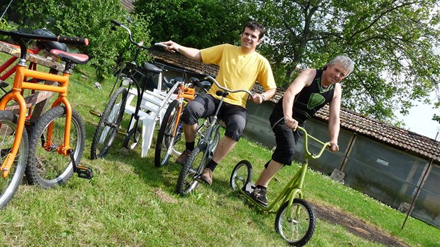 Kola mají různá zbarvení i provedení konstrukce.