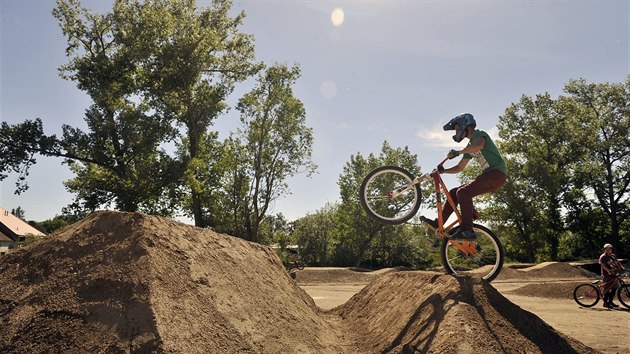 V Panskm dvoe se postavila jedna z nejdrach filmovch rekvizit. Ped dvma msci tu jet stl star prasek, te je tu asn bikepark, kter tu u natrvalo zstane a me ho po skonen naten vyuvat veejnost, prozradil producent filmu Tom Vican.