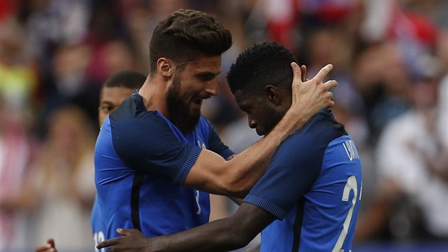 Olivier Giroud a Samuel Umtiti slav gl Francie.