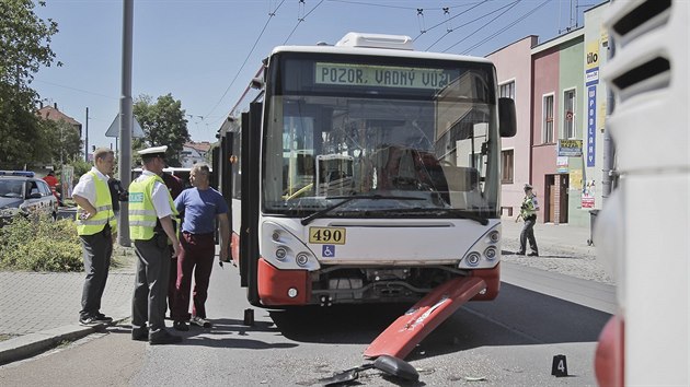 Na Masarykov td v Plzni se srazily dva autobusy. est lid skonilo v nemocnici. (19. ervna 2017)