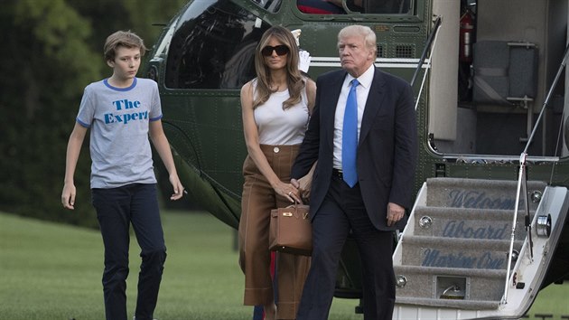 Donald Trump, jeho manelka Melania a syn Barron (Washington, 11. ervence 2017)
