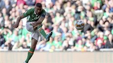 Irský útočník Jonathan Walters vyrovnává utkání s Rakouskem. Irský útočník Jonathan Walters vyrovnává utkání s Rakouskem.