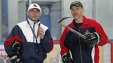 Trenér Tomáš Kapusta (vlevo) sice žije už řadu let v Americe, ale pravidelně se... Trenér Tomáš Kapusta (vlevo) sice žije už řadu let v Americe, ale pravidelně se...