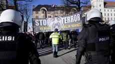 Nacionalisté demonstrovali proti běžencům v Helsinkách (11. března 2017) Nacionalisté demonstrovali proti běžencům v Helsinkách (11. března 2017)